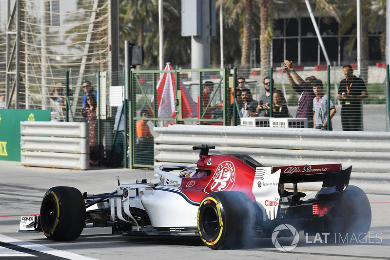 Marcus Ericsson, Sauber C37, fait un burnout