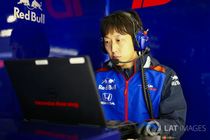 Инженер Scuderia Toro Rosso