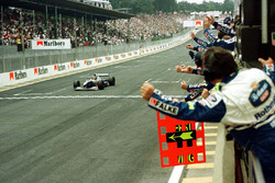 Damalı bayrak: Jacques Villeneuve, Williams FW19