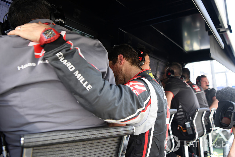 Race retiree Romain Grosjean, Haas F1 Team and Guenther Steiner, Team Prinicipal, Haas F1 Team