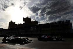 Fernando Alonso, McLaren MP4-31 en teamgenoot Jenson Button, McLaren MP4-31