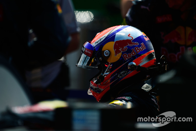 Max Verstappen, Red Bull Racing RB12 sur la grille