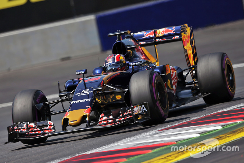 2016 год. За рулем болида Toro Rosso STR11 на субботней тренировке