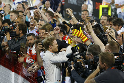 Ganador de la carrera, Nico Rosberg, Mercedes AMG F1 Team
