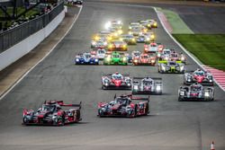 Start: #7 Audi Sport Team Joest Audi R18: Marcel Fässler, Andre Lotterer, Benoit Tréluyer in Führung