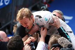 Sieger Nico Rosberg, Mercedes AMG F1 Team, im Parc Fermé