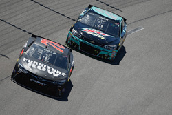 Martin Truex Jr., Furniture Row Racing Toyota, Chase Elliott, Hendrick Motorsports Chevrolet