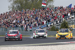 José María López, Citroën World Touring Car Team, Citroën C-Elysée WTCC; Tiago Monteiro, Honda Racin