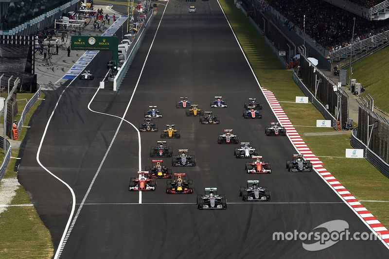 Sebastian Vettel, Ferrari SF16-H, Kimi Raikkonen, Ferrari SF16-H at the start