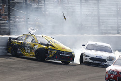 Crash de Carl Edwards, Joe Gibbs Racing Toyota