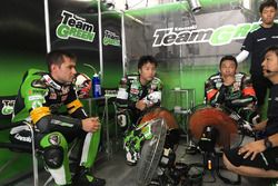 #87 Team Green : Akira Yanagawa, Kazuki Watanabe, Leon Haslam