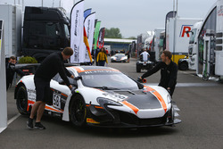 #58 Garage 59, McLaren 650 S GT3: Rob Bell, Côme Ledogar, Shane Van Gisbergen