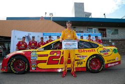 Polesitter Joey Logano, Team Penske, Ford