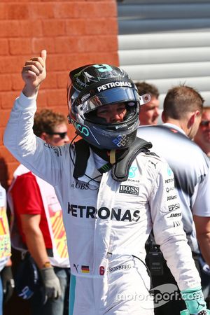 Nico Rosberg, Mercedes AMG F1 celebra su pole position en parc ferme