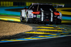 #92 Porsche Motorsport Porsche 911 RSR: Earl Bamber, Frédéric Makowiecki, Jörg Bergmeister