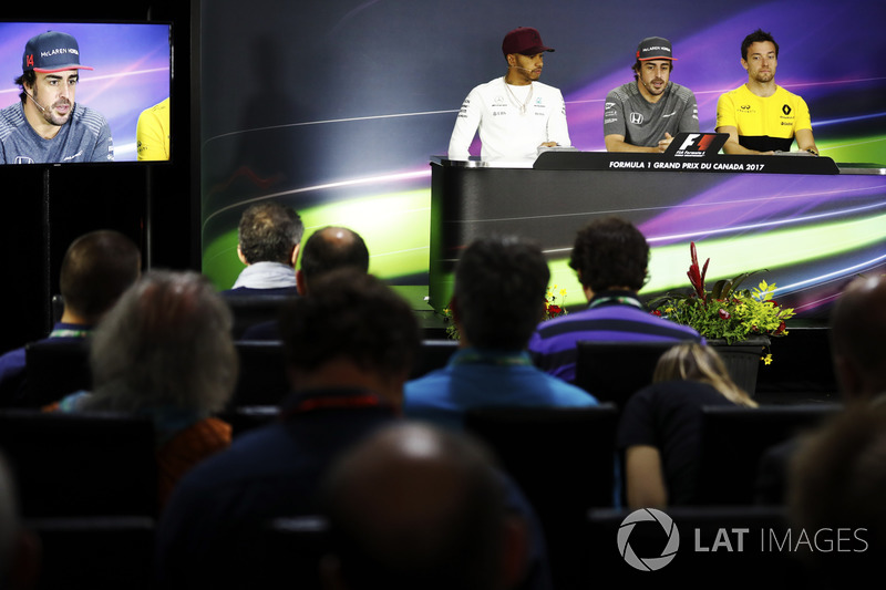 Lewis Hamilton, Mercedes AMG F1, Fernando Alonso, McLaren, Jolyon Palmer, Renault Sport F1 Team