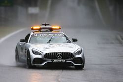 The Safety Car does some wet lads to check conditions