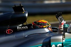 Il vincitore della gara Lewis Hamilton, Mercedes AMG F1 W08