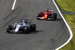 Felipe Massa, Williams FW40, Kimi Raikkonen, Ferrari SF70H
