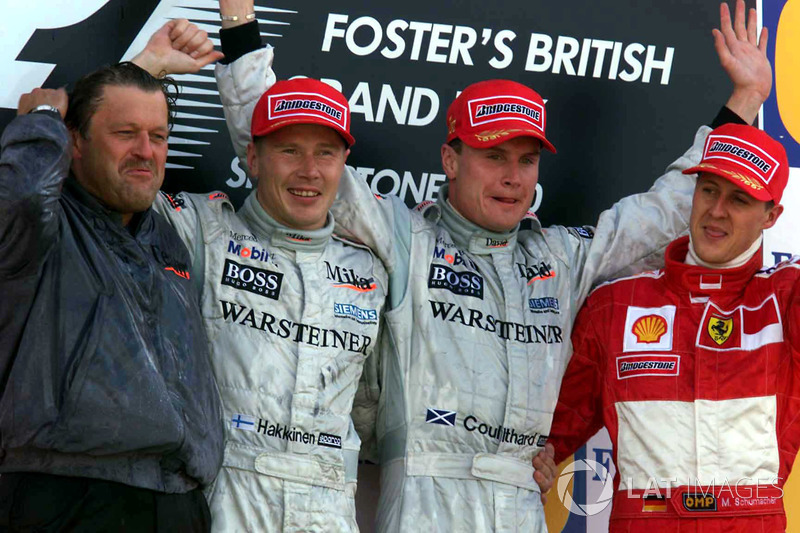 Podium: winnaar David Coulthard, McLaren, tweede Mika Hakkinen, McLaren, derde Michael Schumacher, F