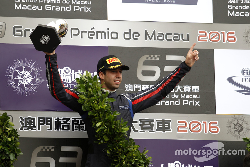 Podium: Race winner António Felix da Costa, Carlin Dallara Volkswagen