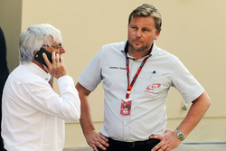 Bernie Ecclestone, avec Jonathan Nichols, FOM