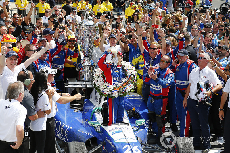 Takuma Sato, Andretti Autosport Honda celebrates with milk in victory lane