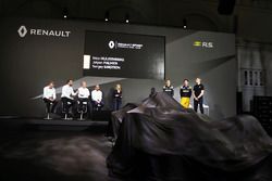 (L to R): Bob Bell, Renault Sport F1 Team Chief Technical Officer with Cyril Abiteboul, Renault Spor