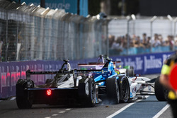 Crash: Stéphane Sarrazin, Venturi and Robin Frijns, Amlin Andretti Formula E Team