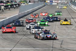 Start: #13 Rebellion Racing, ORECA 07: Neel Jani, Sébastien Buemi, Nick Heidfeld, führt