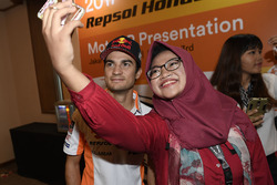 Dani Pedrosa, Repsol Honda Team, avec une fan