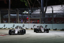 Felipe Massa, Williams FW40 leads Romain Grosjean, Haas F1 Team VF-17