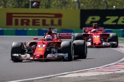 Sebastian Vettel, Ferrari SF70-H et Kimi Raikkonen, Ferrari SF70-H