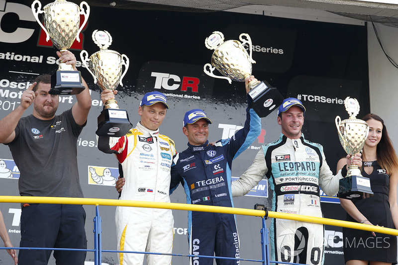 Podio: il vincitore della gara Gianni Morbidelli, West Coast Racing, Volkswagen Golf GTi TCR, il secondo classificato Mato Homola, DG Sport Competition, Opel Astra TCR, il terzo classificato Jean-Karl Vernay, Leopard Racing Team WRT, Volkswagen Golf GTi TCR