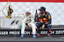 Podium : le vainqueur Valtteri Bottas, Mercedes AMG F1, le troisième, Daniel Ricciardo, Red Bull Racing