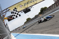 Robert Shwartzman conquista la vittoria