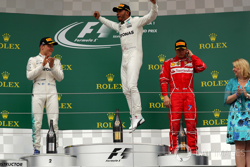 Podio: ganador de la carrera Lewis Hamilton, Mercedes AMG F1, segundo lugar Valtteri Bottas, Mercede