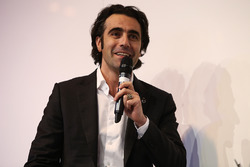 Dario Franchitti entrevistado por Henry Hope-Frost en el escenario de Autosport
