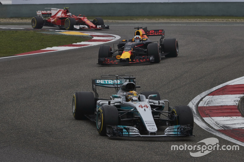 Lewis Hamilton, Mercedes AMG F1 W08, leads Daniel Ricciardo, Red Bull Racing RB13, and Kimi Raikkone