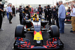 Daniel Ricciardo, Red Bull Racing RB12 on the grid