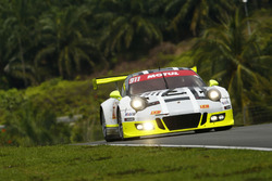 #911 Manthey Racing Porsche 911 GT3R: Earl Bamber, Nick Tandy, Patrick Pilet