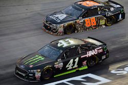 Kurt Busch, Stewart-Haas Racing Ford, Dale Earnhardt Jr., Hendrick Motorsports Chevrolet