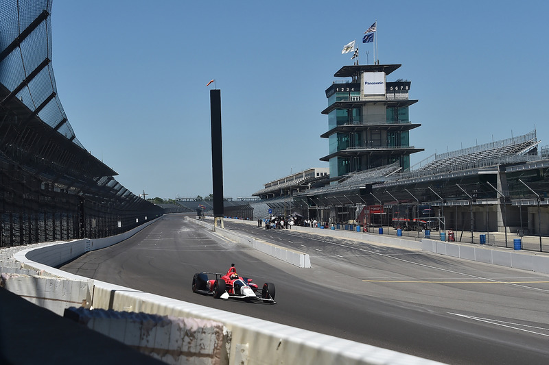 Oriol Servia prueba el Honda IndyCar 2018