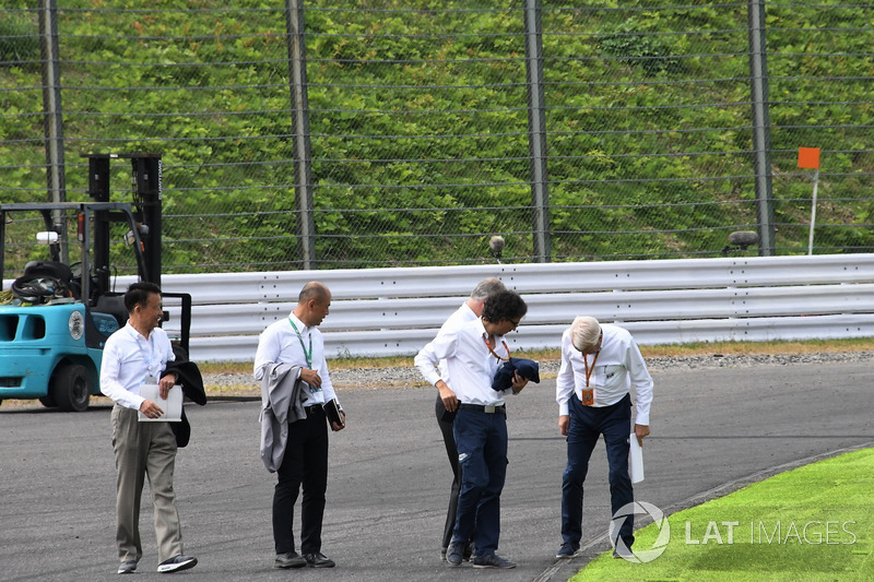 Laurent Mekies, FIA Safety Director and Charlie Whiting, FIA Delegate