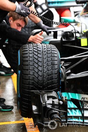 Mercedes-Benz F1 W08 front Pirelli tyre