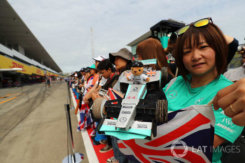 Lewis Hamilton, Mercedes AMG F1 fans