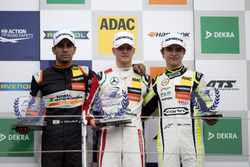 Podio de novato: primer lugar Mick Schumacher, Prema Powerteam, Dallara F317 - Mercedes-Benz, segund