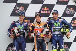 Le poleman Marc Marquez, Repsol Honda Team, le second Maverick Viñales, Yamaha Factory Racing, le troisième Valentino Rossi, Yamaha Factory Racing