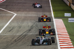Lewis Hamilton, Mercedes F1 W08, Max Verstappen, Red Bull Racing RB13, Daniel Ricciardo, Red Bull Racing RB13, Felipe Massa, Williams FW40