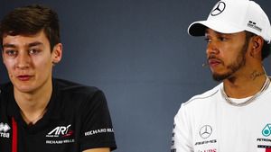¡Hamilton renueva con Mercedes F1! Pero... ¿otra novela para 2022?